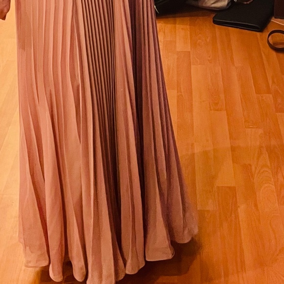 Rose custom dress - Picture 3 of 3